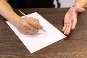 Apakah Tanda Tangan Palsu Bisa Berujung Wanprestasi?