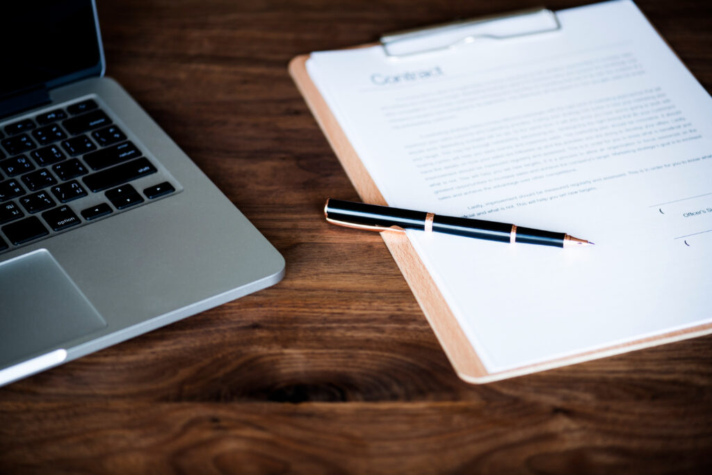 Tanda-Tanda Kontrak Kerja yang Mengandung Penipuan